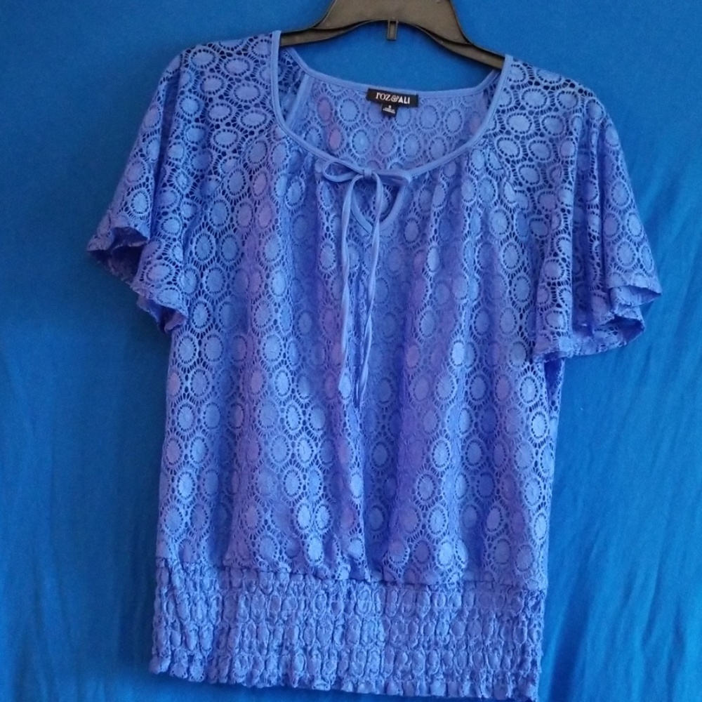 Roz & Ali blue lace top